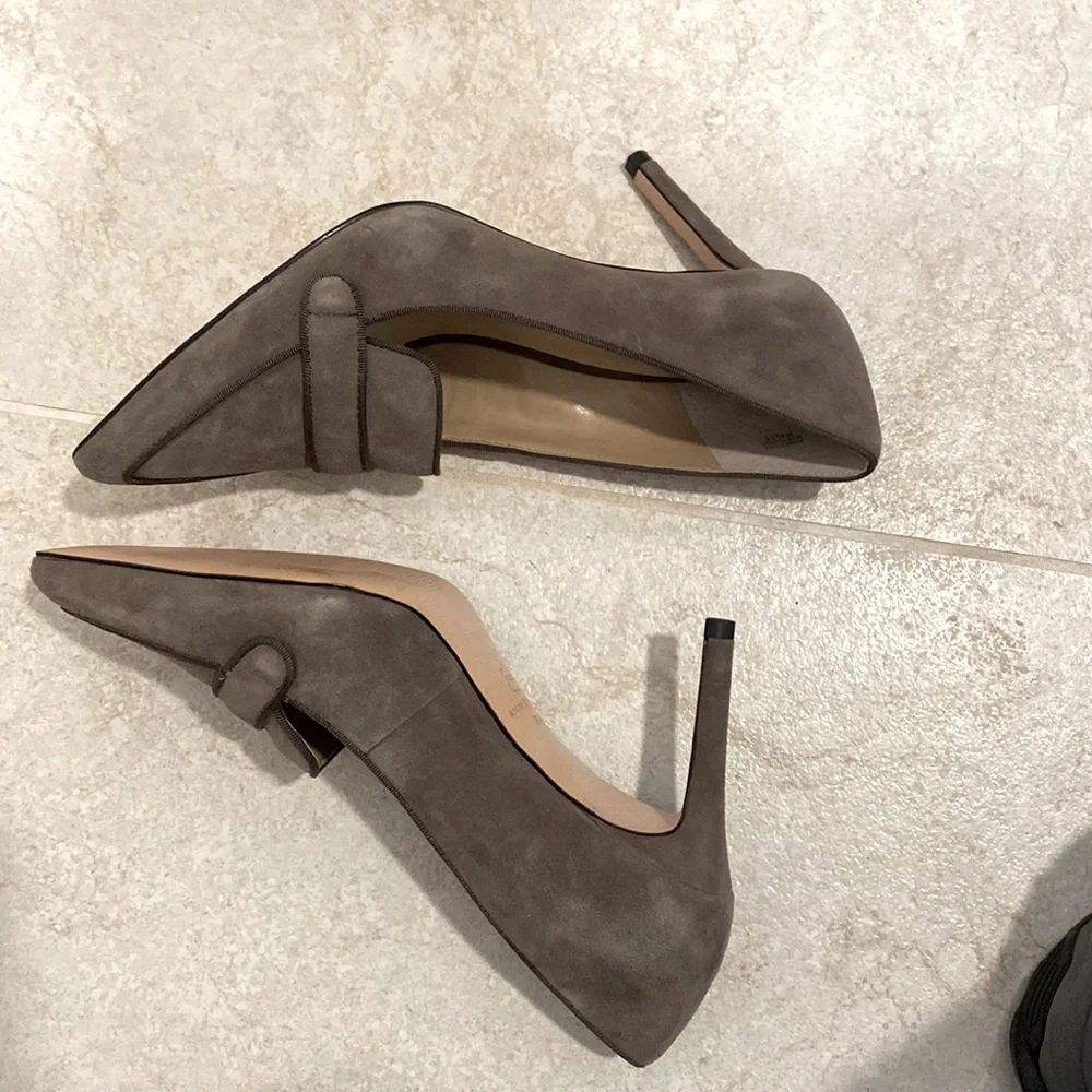 Gray Suede Pumps by Ann Taylor, Size 8.5 Med. Heels 3.5 inches.  Slightl… - Picture 5 of 7